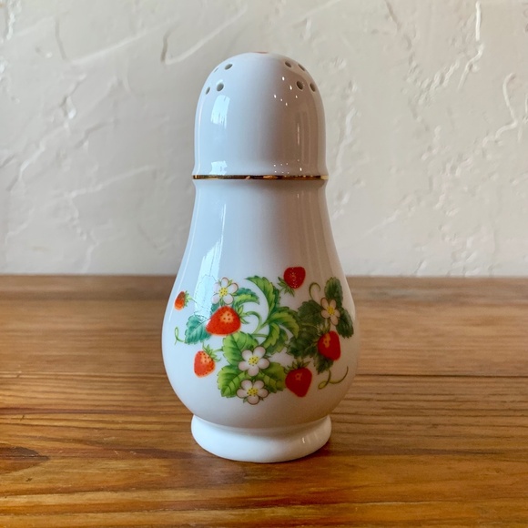 Vintage Avon Strawberry Porcelain Shaker with 22K Gold Trim – Set of 2 - Picture 7 of 15